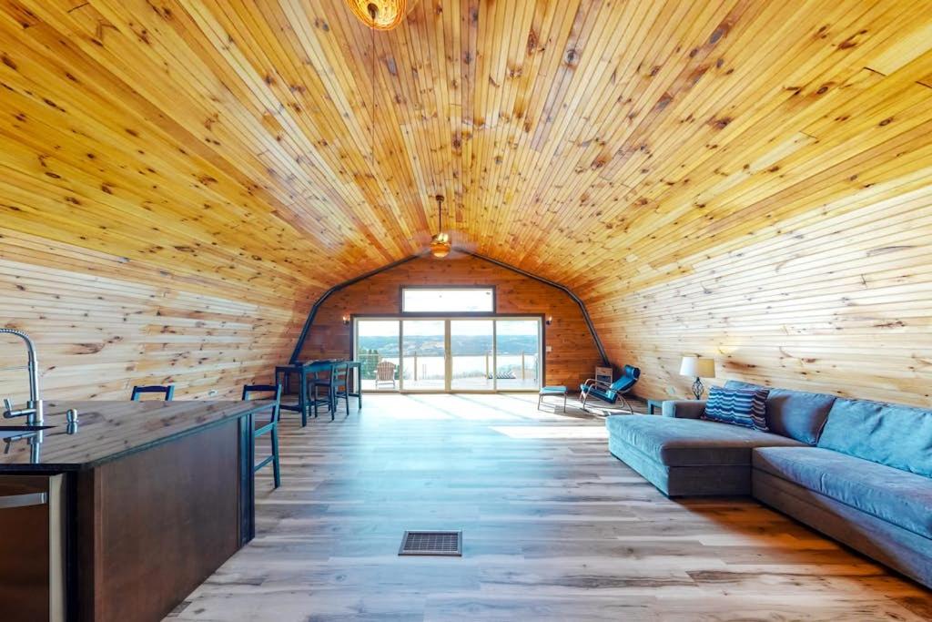 Seneca Lake Getaway - B&B Burdett