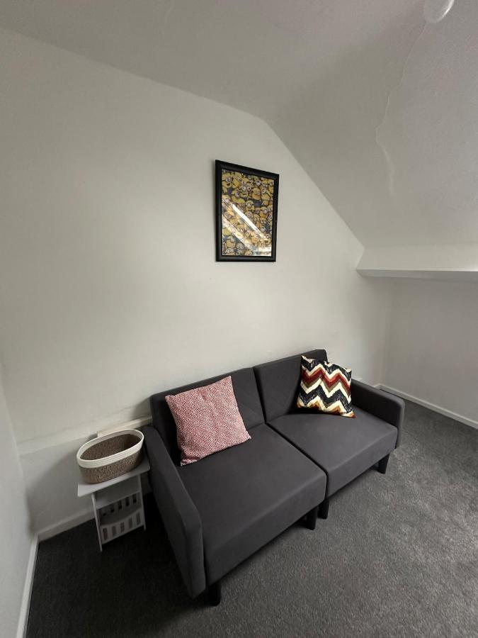 Cosy 3-Bed Home Sleeps 6 Free Parking - B&B Hucknall