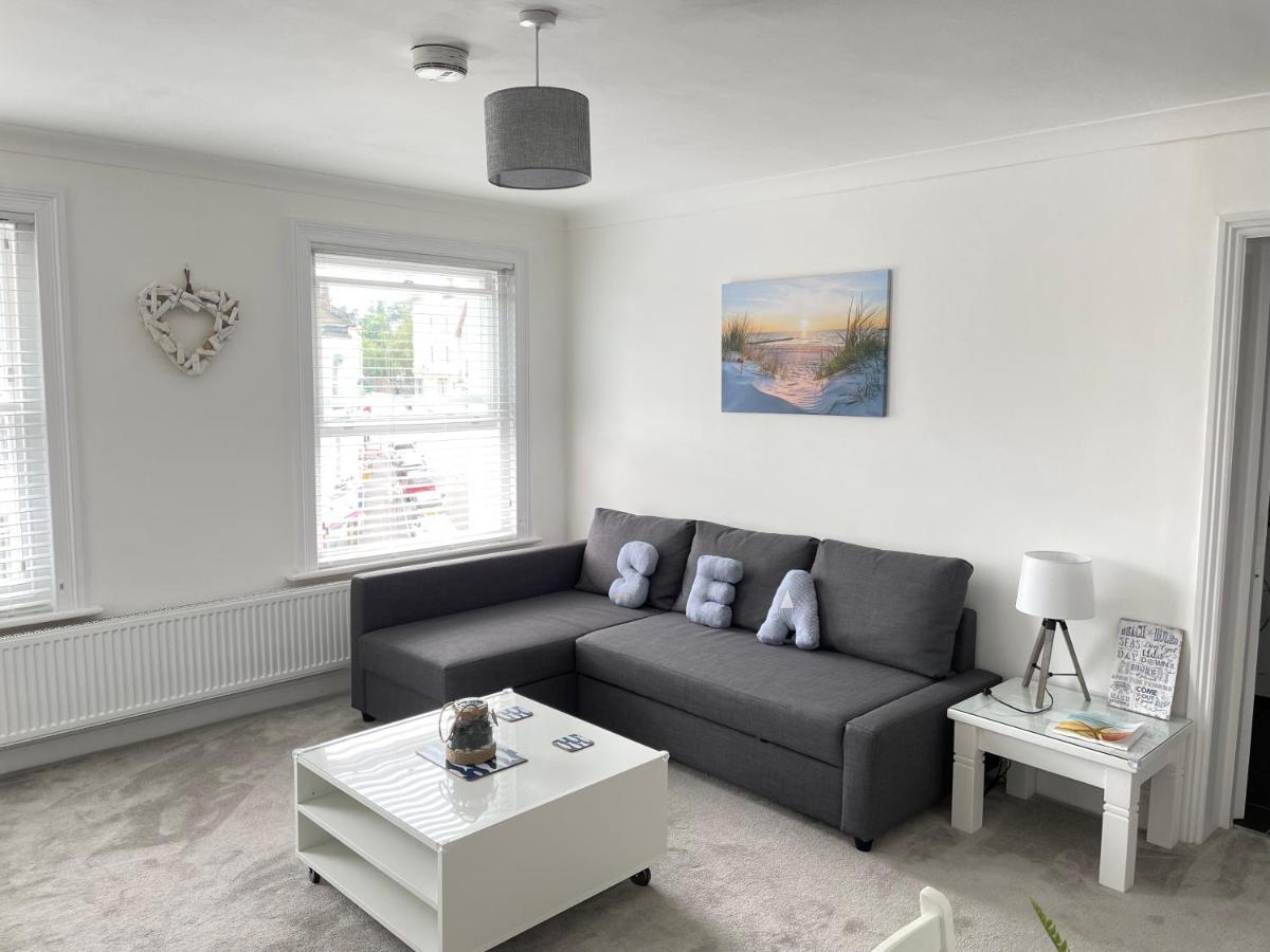 Light & Airy 1-Bed, Town Centre, Near Beach - B&B Bournemouth