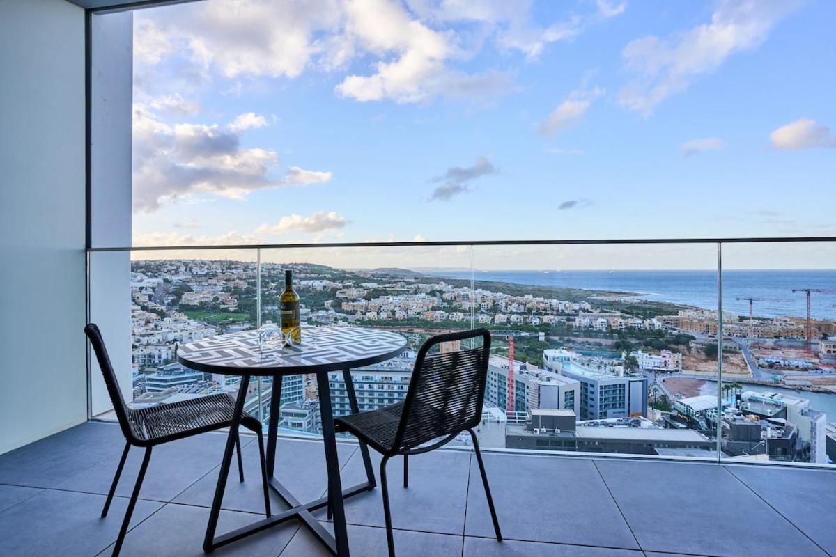 Sleek one-bedroom apartment with a panoramic view - B&B San Julian's