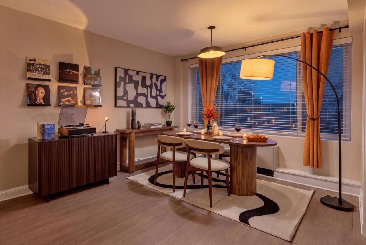 CASA Arlington Suite with In-Suite Massage Chair & Premium Amenities - B&B Arlington
