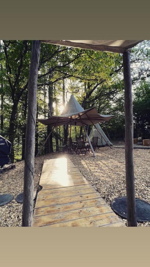 Glamping Nad Meandry jurta v soukromí farmy - B&B Unhošť