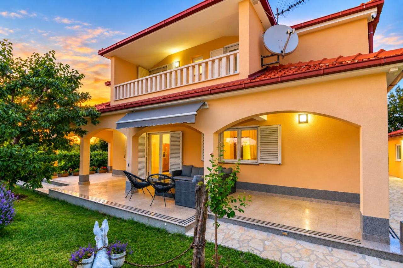 Villa Mile-with private heated pool - Chambres d'hôtes Katuni