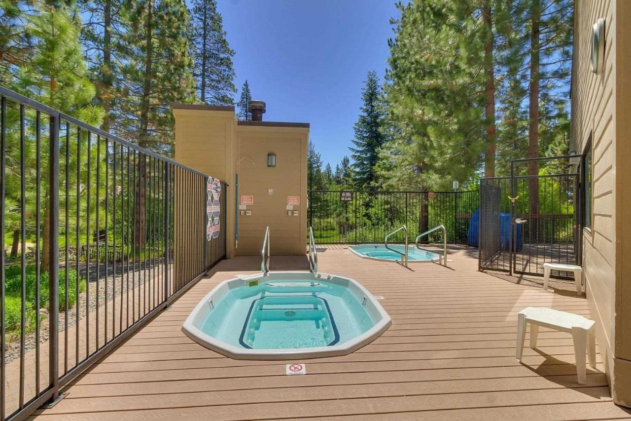 Charming Condo with Shared Hot Tub Pool Resort Amenities - Close to Ski & Beach - B&B Carnelian Bay