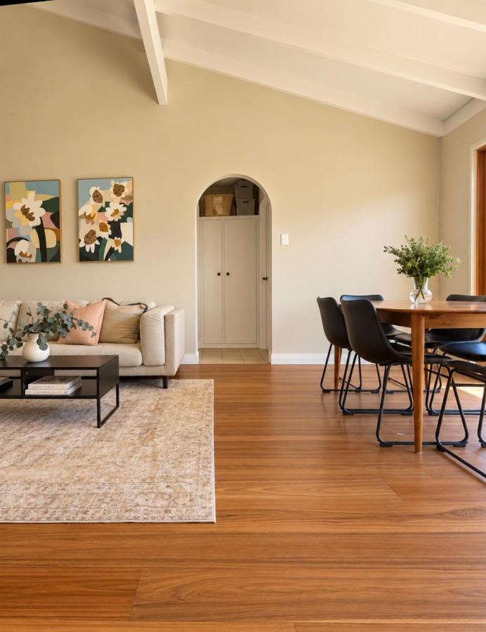 Floreat Family Home - With Kids Play Equipment - Bed and Breakfast Perth