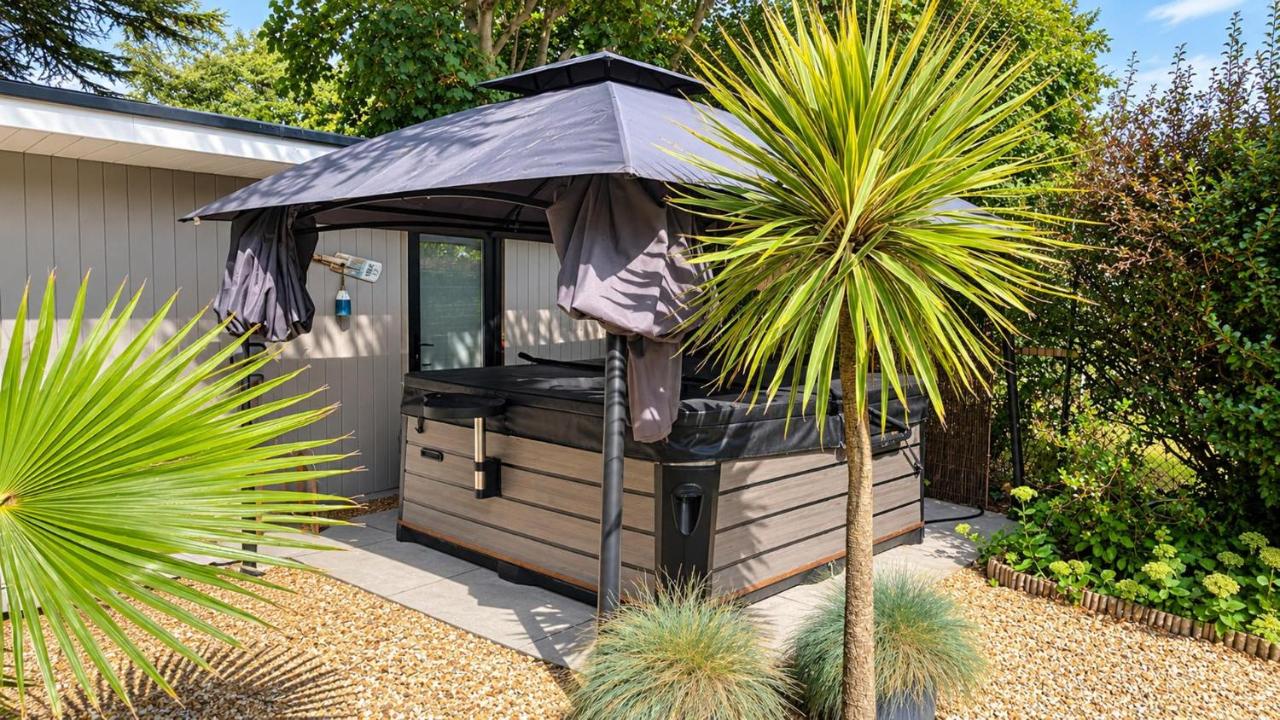 Garden Studio Sleeps 2 w Hot Tub & Pet Friendly - B&B Southampton