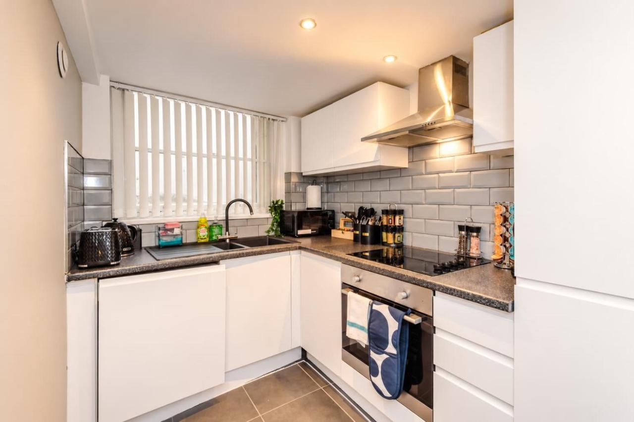 Mezzanine King Bed City Centre Two Bathrooms - B&B Liverpool