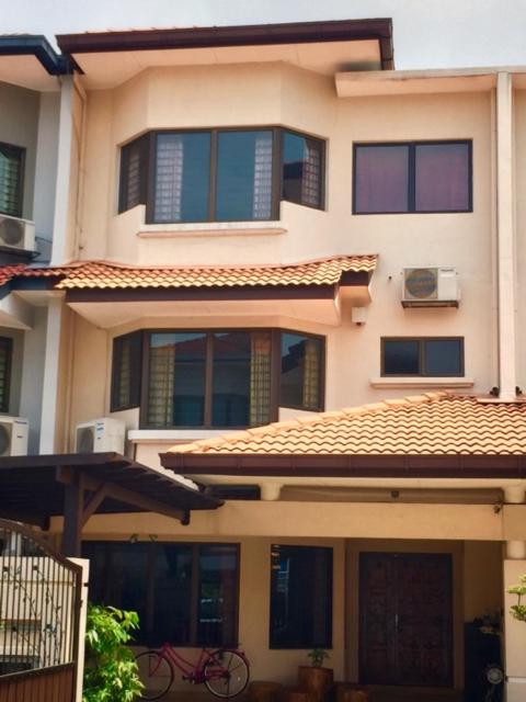 GRAYHAUS Guest House - Bed and Breakfast