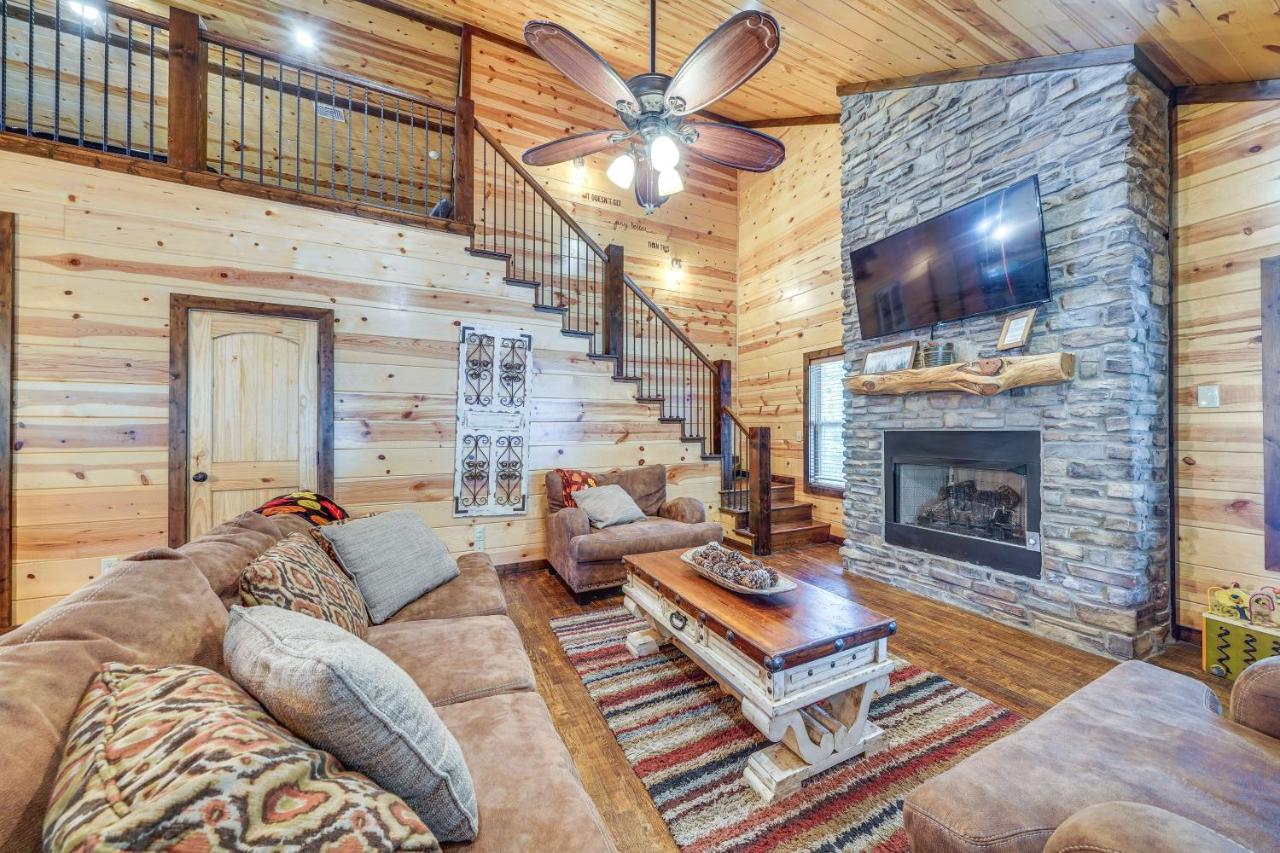 Broken Bow Escape w/ Hot Tub & Basketball Court! - B&B Broken Bow