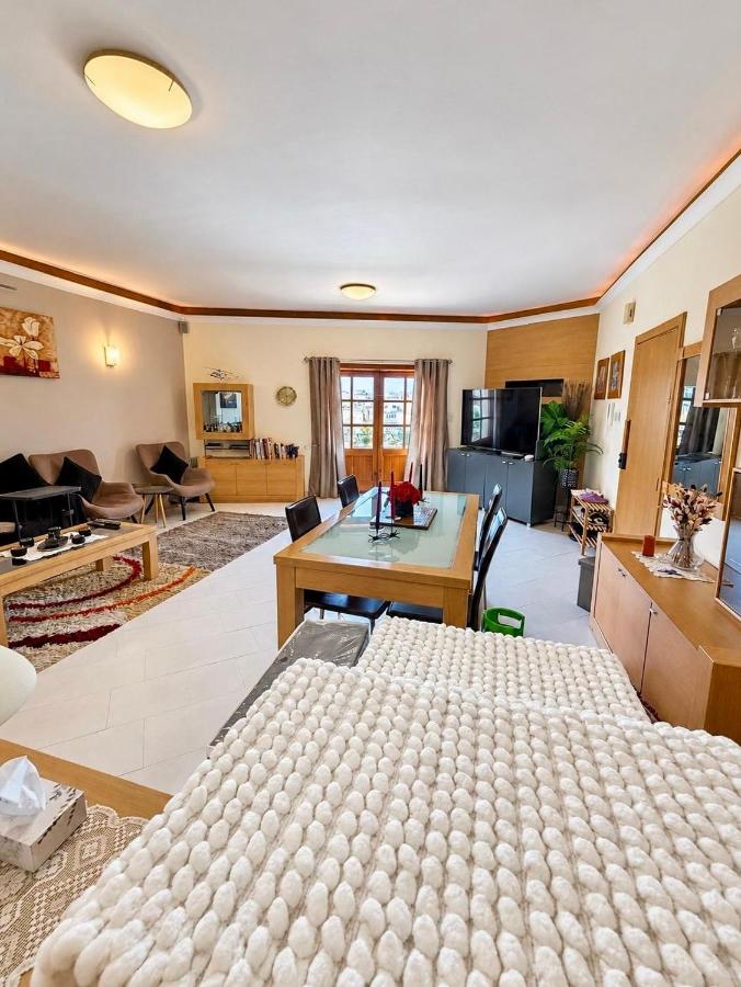 Spacious Seafront 3BR Apartment in Sliema - Ferienwohnung Sliema