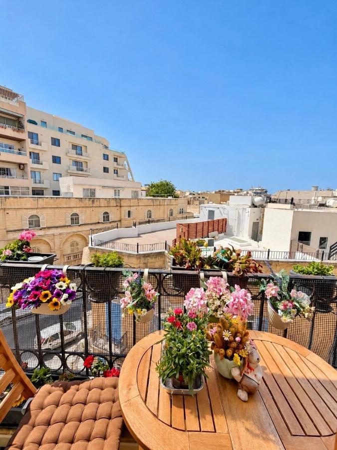 Spacious Seafront 3BR Apartment in Sliema - Ferienwohnung Sliema