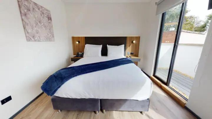 Studio Apartment with Balcony