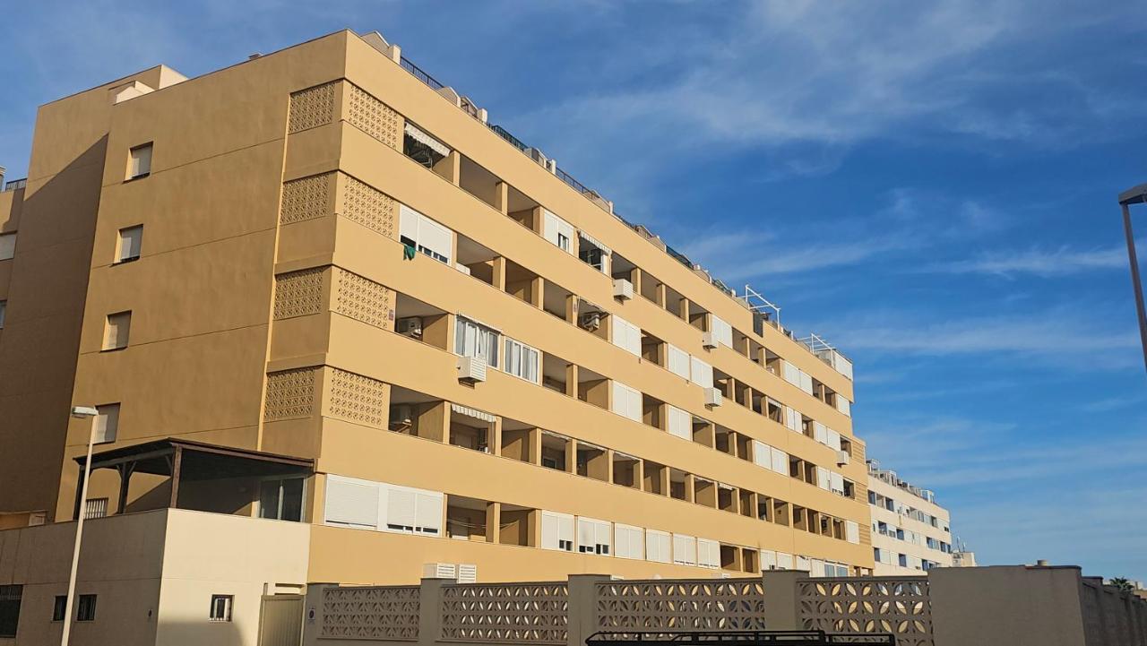 2 bedroomed, penthouse Apartment with sea and mountain views - B&B Roquetas de Mar
