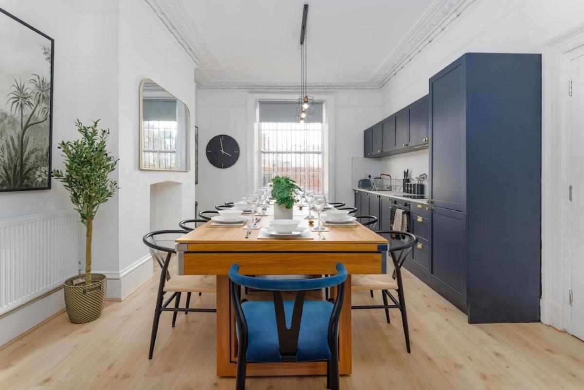 Flatzy - City Centre Mansion 2, Sleeps 22, 4 Baths - B&B Liverpool
