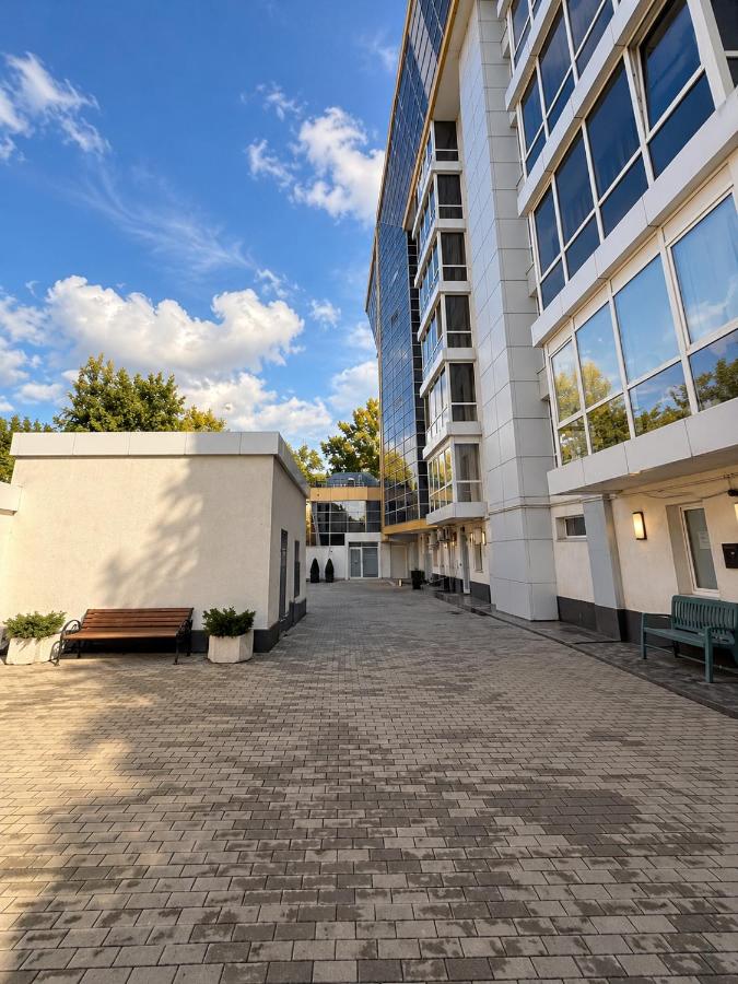Elegant Studio with Panoramic Windows - Chambres d'hôtes Chişinău