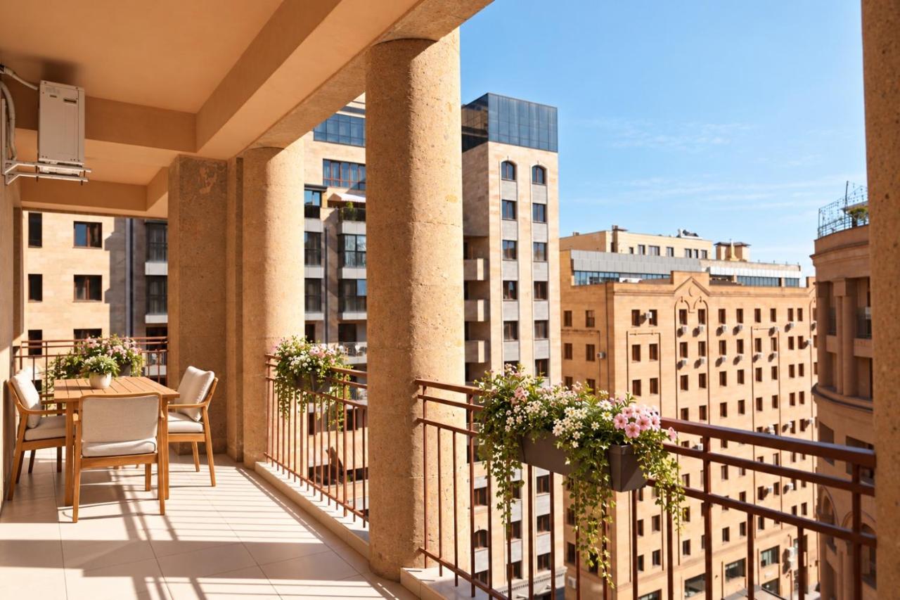 Sunlit Elegance at Mayrik Building Spacious 2 Bedroom Apartment with a Grand Balcony - B&B Ereván
