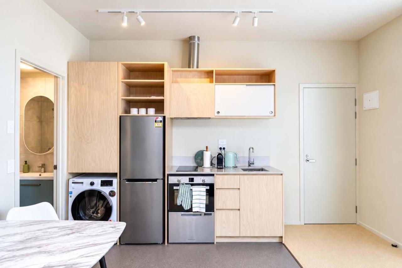 Petone Studio with Balcony - Near Beach & Shops - Bed and Breakfast Lower Hutt