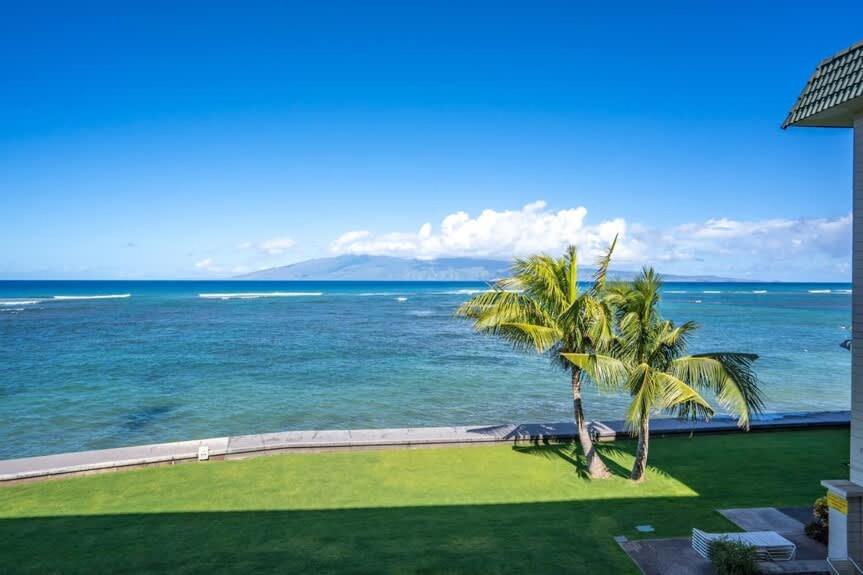 Kahana Reef Oceanfront Condos - B&B Kahana