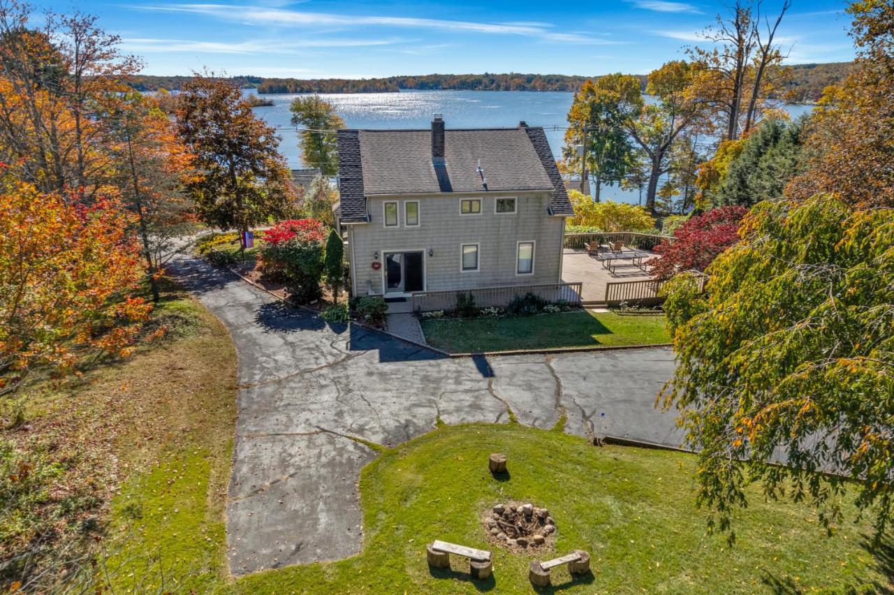 Grammy's Lake House on Lake Pocotopaug - B&B East Hampton