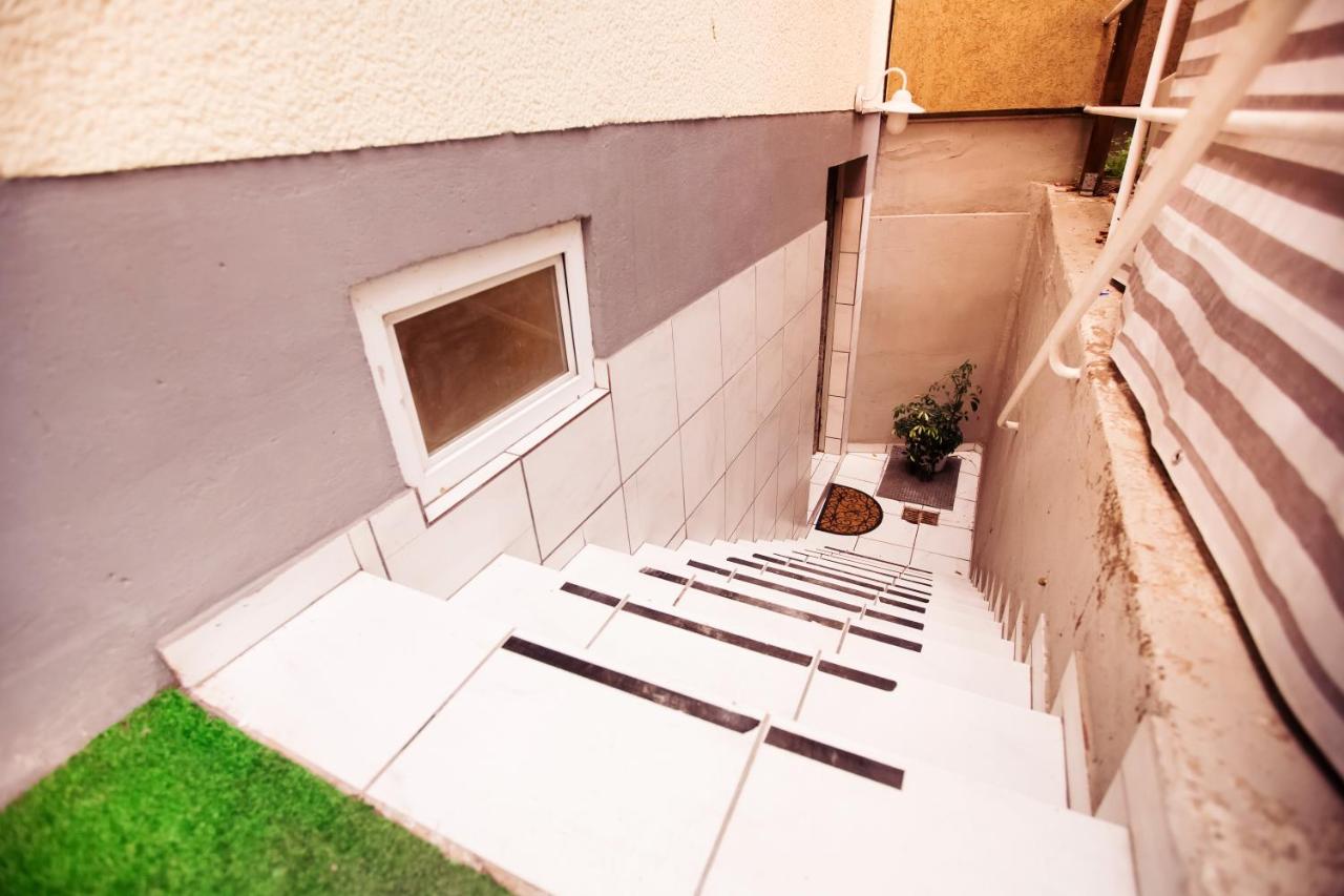 Basement Apartment - B&B