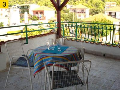 Apartamento con balcón