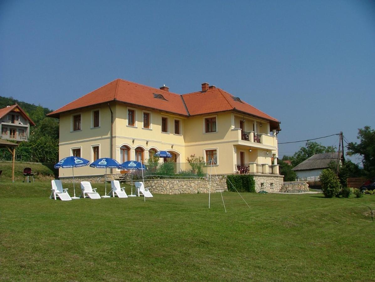 Bruckner Villa Apartman - Ferienwohnung