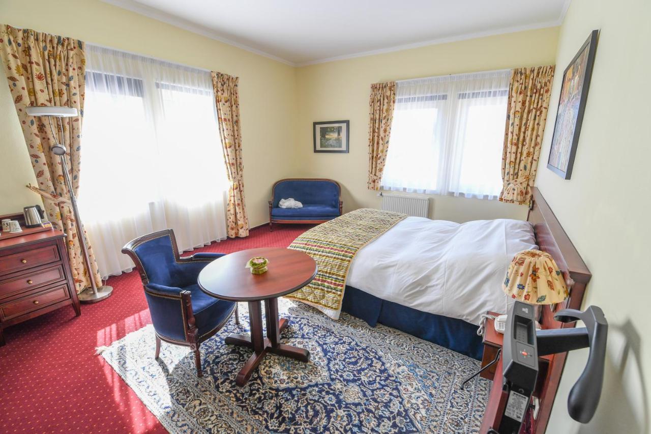 Dvoulůžkový pokoj s manželskou postelí