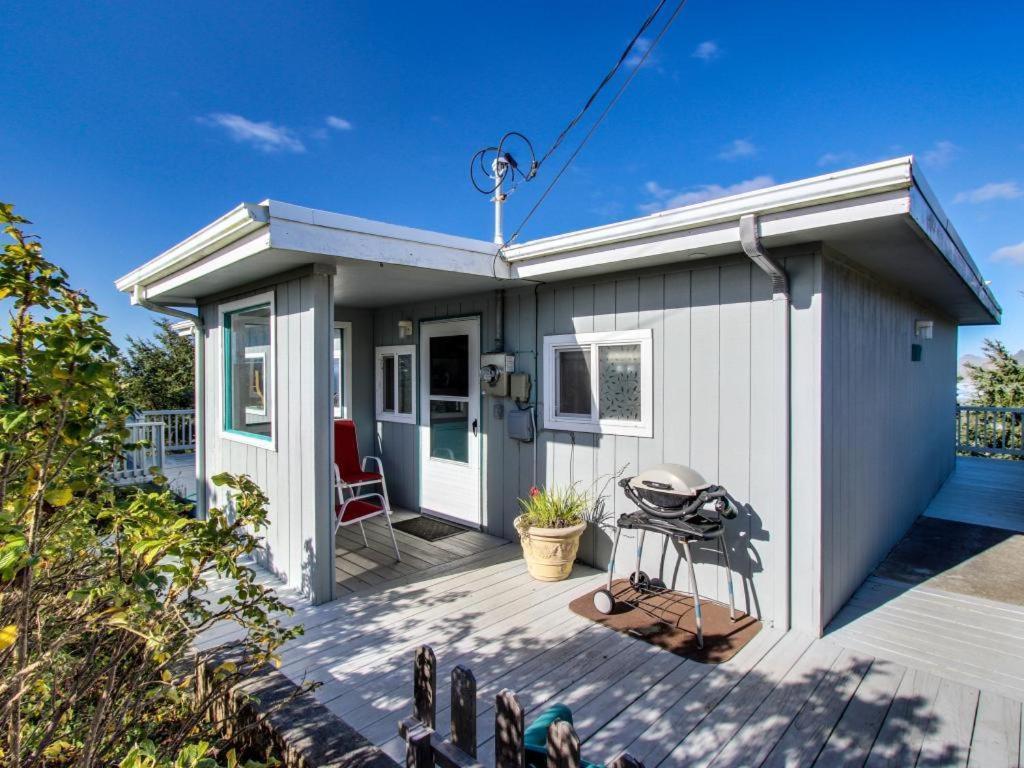 Whale Watch - B&B Lincoln City