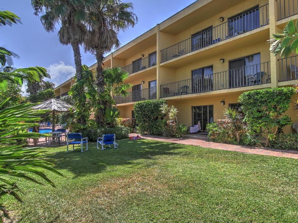Ventura Condominiums #204 - B&B