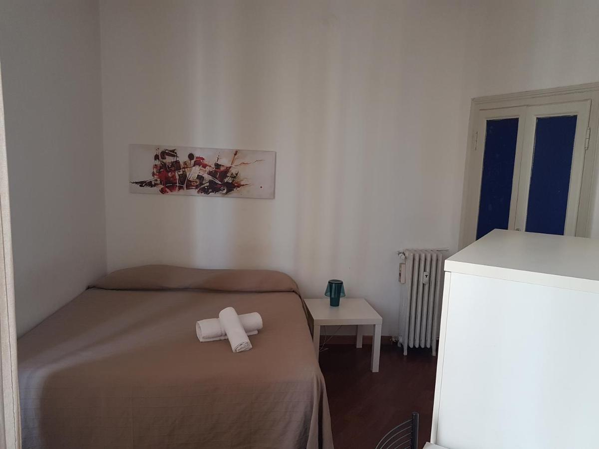 Doppelzimmer mit Gemeinschaftsbad und Balkon