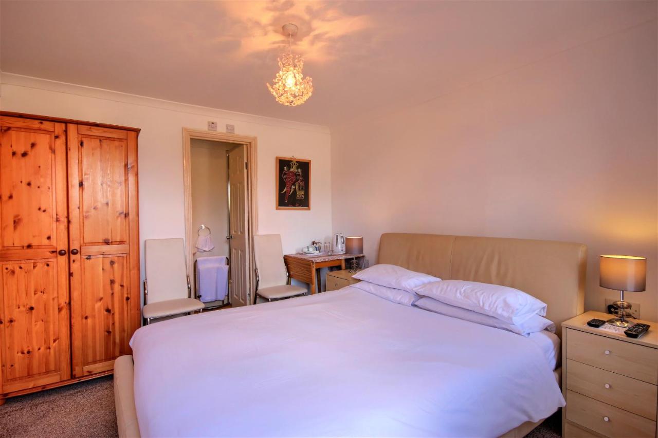 Kandy Double Room with Private Bathroom