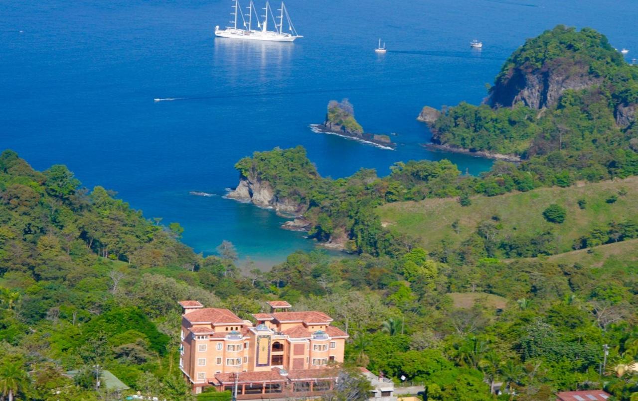 Pacifico Colonial Condominiums - B&B
