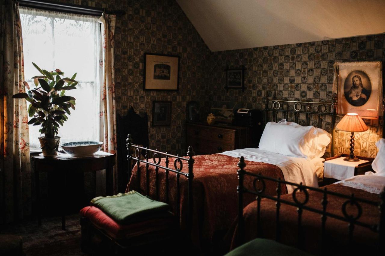 Standard Twin Room with Shared Bathroom