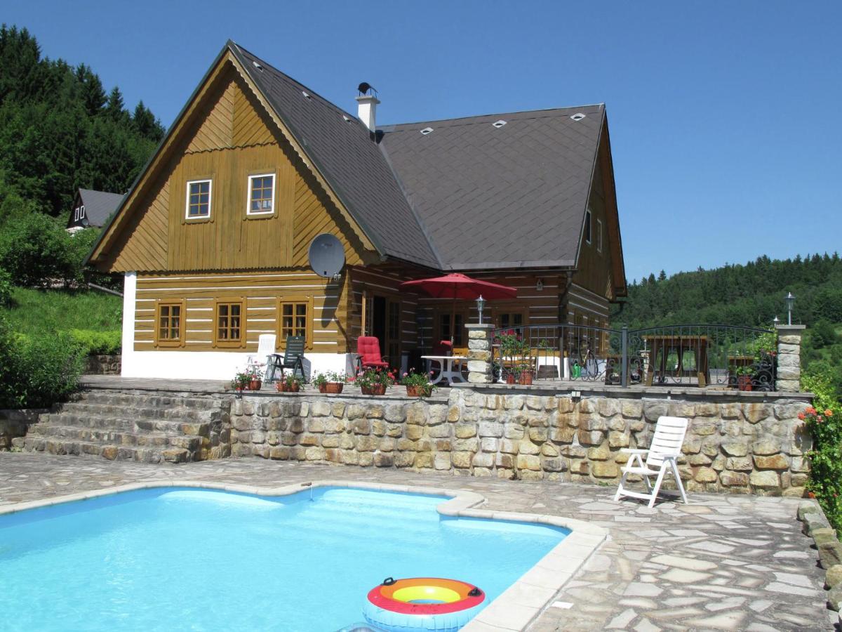B&B Pecka - villa with swimming pool in the hilly landscape - Bed and Breakfast Pecka