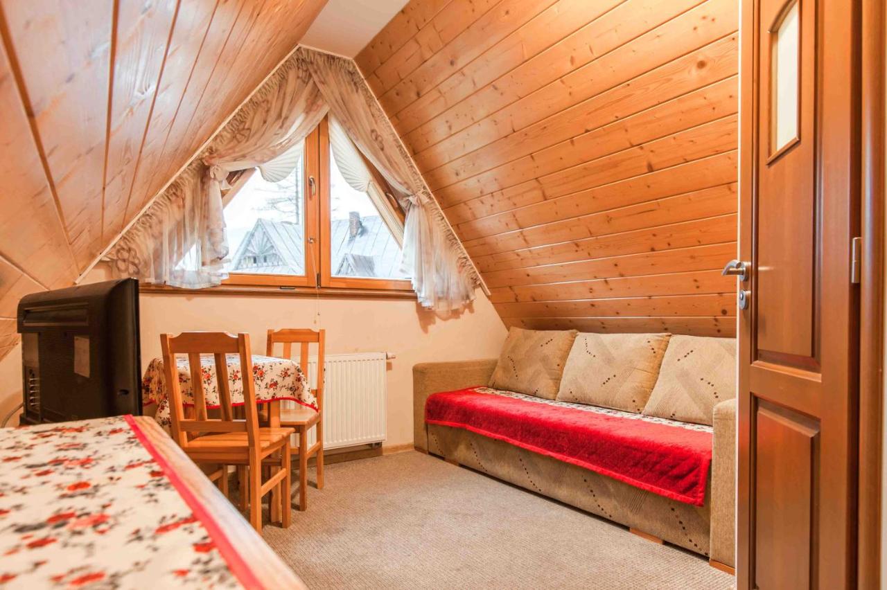 Driepersoonskamer met Eigen Badkamer - Zolder