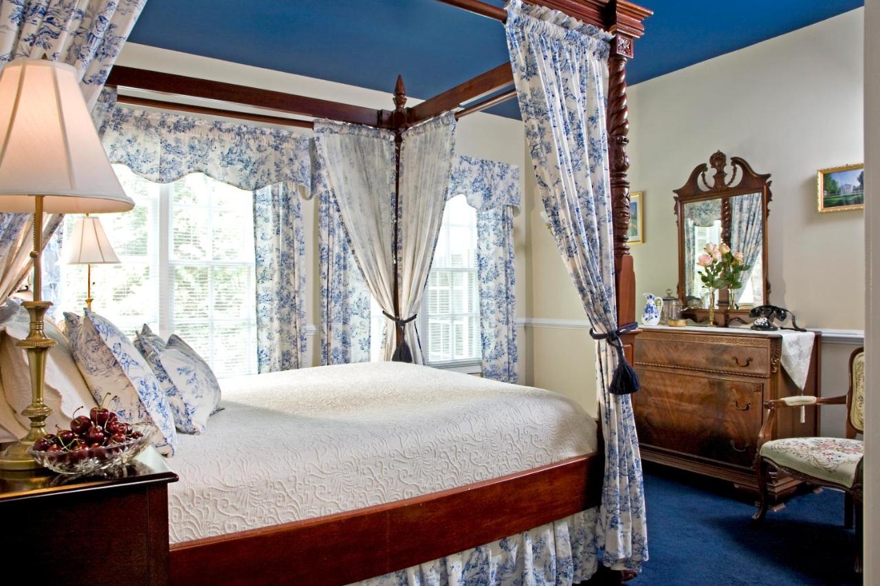 Zimmer mit Queensize-Bett und eigenem Bad