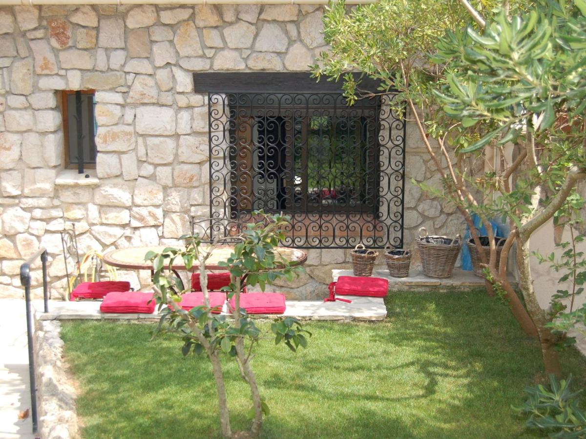 B&B La Turbie - Classy Apartment in La Turbie with Fenced Garden - Bed and Breakfast La Turbie