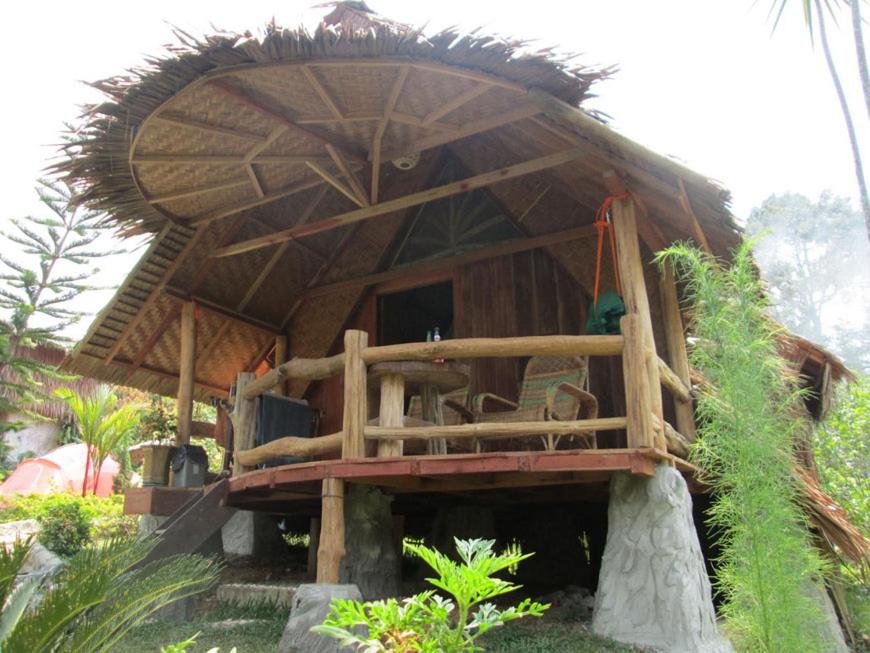 On The Rocks Bungalows, Restaurant and Jungle Trekking Tours - From May to September only stay here if you are booking jungle treks with us - feel free to contact us about our Jungle Trekking services - Chambres d'hôtes Bukit Lewang