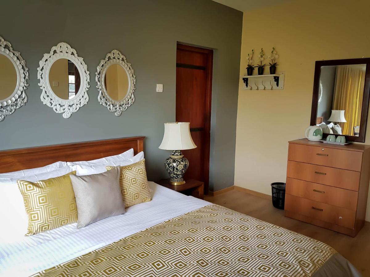 Queen Room with Garden View