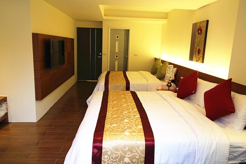 Habitación con 2 camas grandes