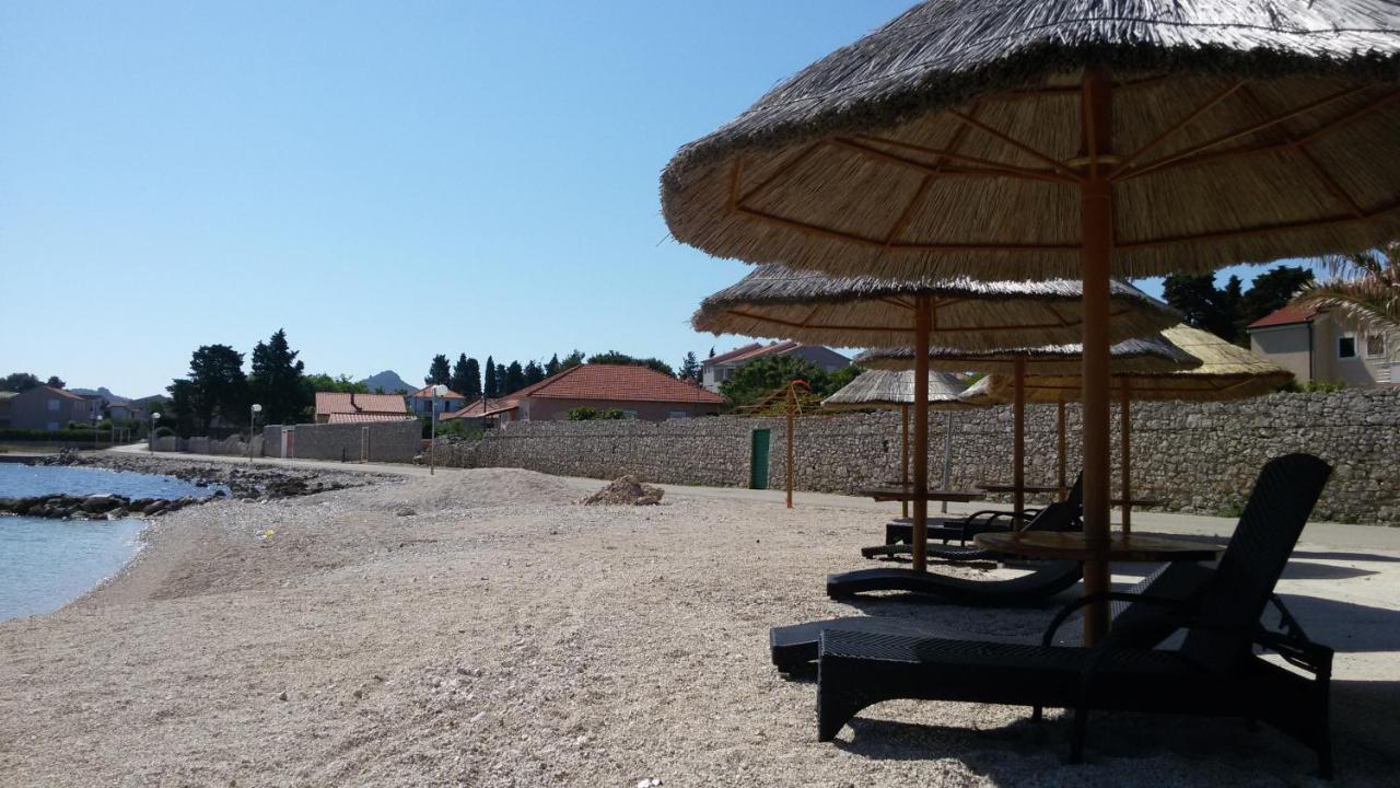 Apartments Elena Green Island Escape - Chambres d’hôtes Ugljan