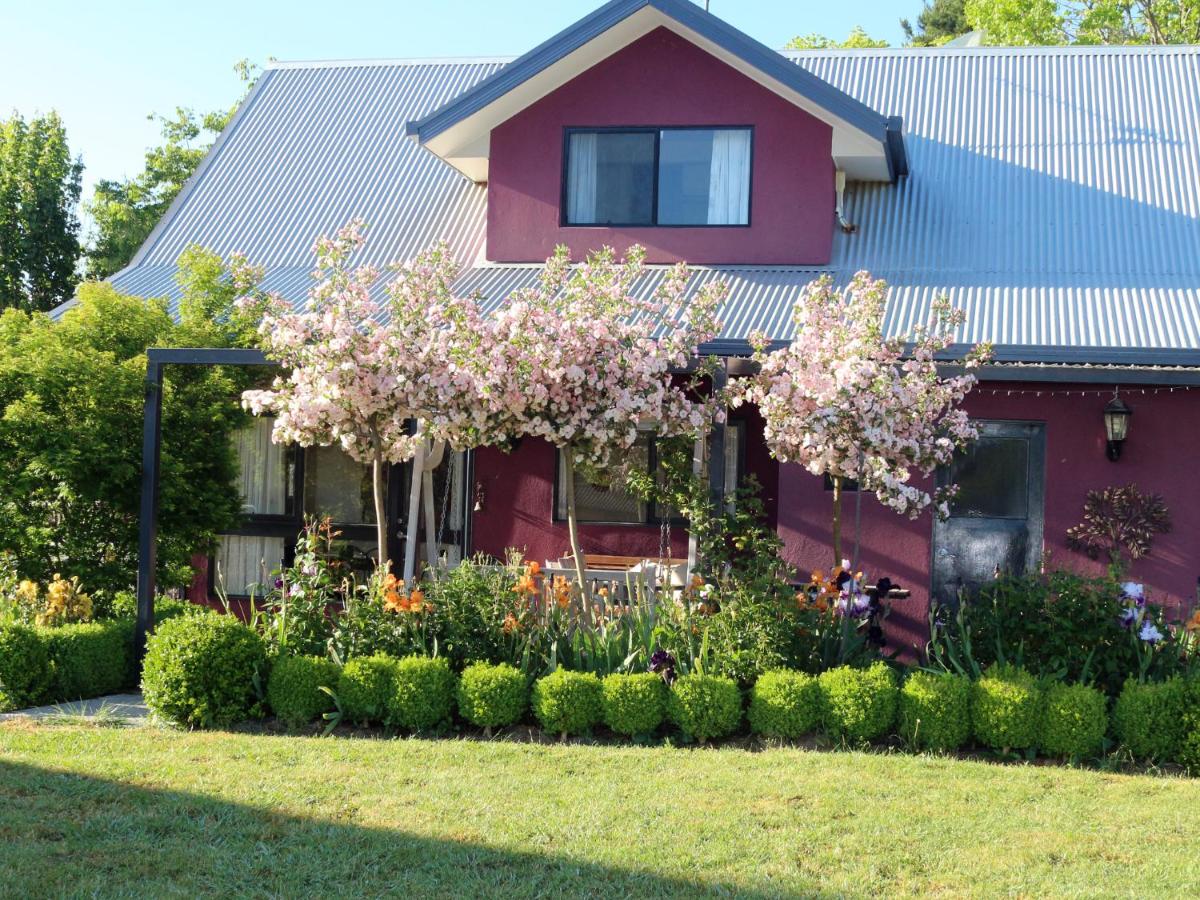 B&B Tumbarumba - Magenta Cottage - Bed and Breakfast Tumbarumba