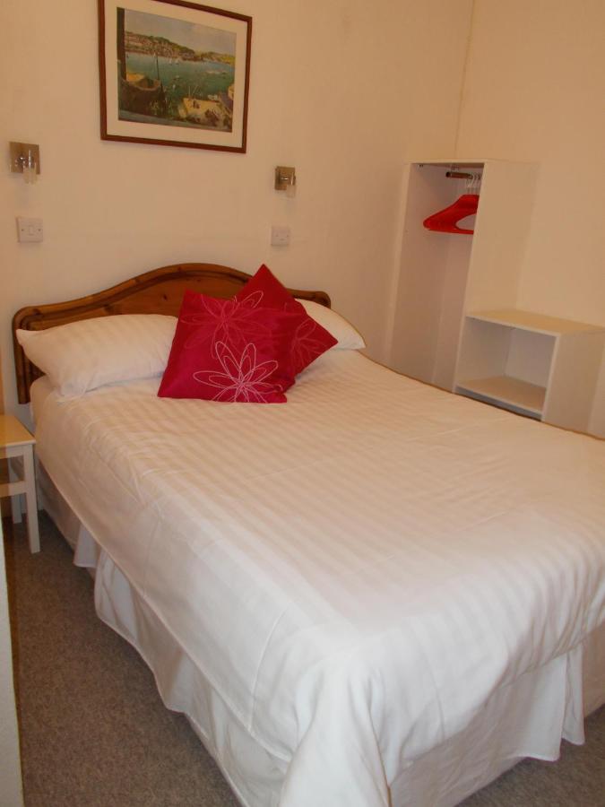 Standard Double Room with Partial Sea View