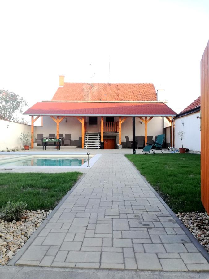 Ubytování u Kratochvílů - B&B Dolní Dunajovice