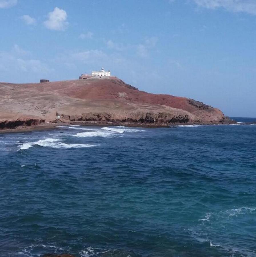 EmyCanarias Primera Línea De Playa - B&B Arinaga