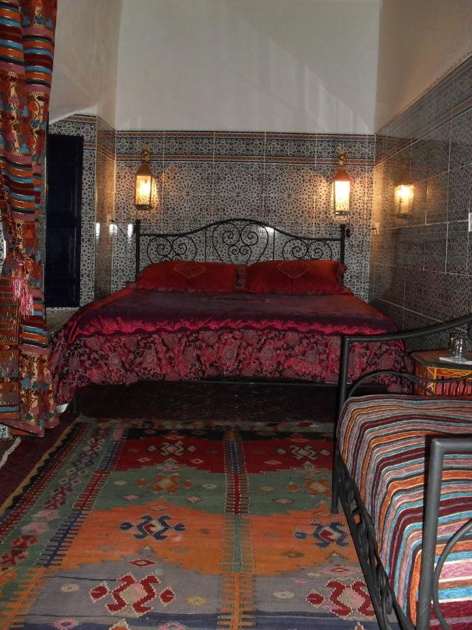 Zimmer mit Kingsize-Bett
