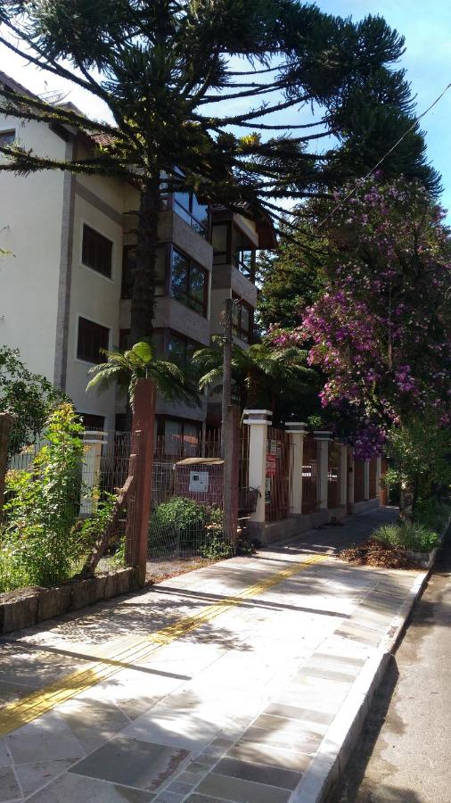 Apto com lareira, ar quente frio a 800m do centro - B&B Gramado