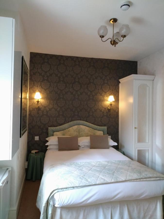 Double Room (1 Adult)