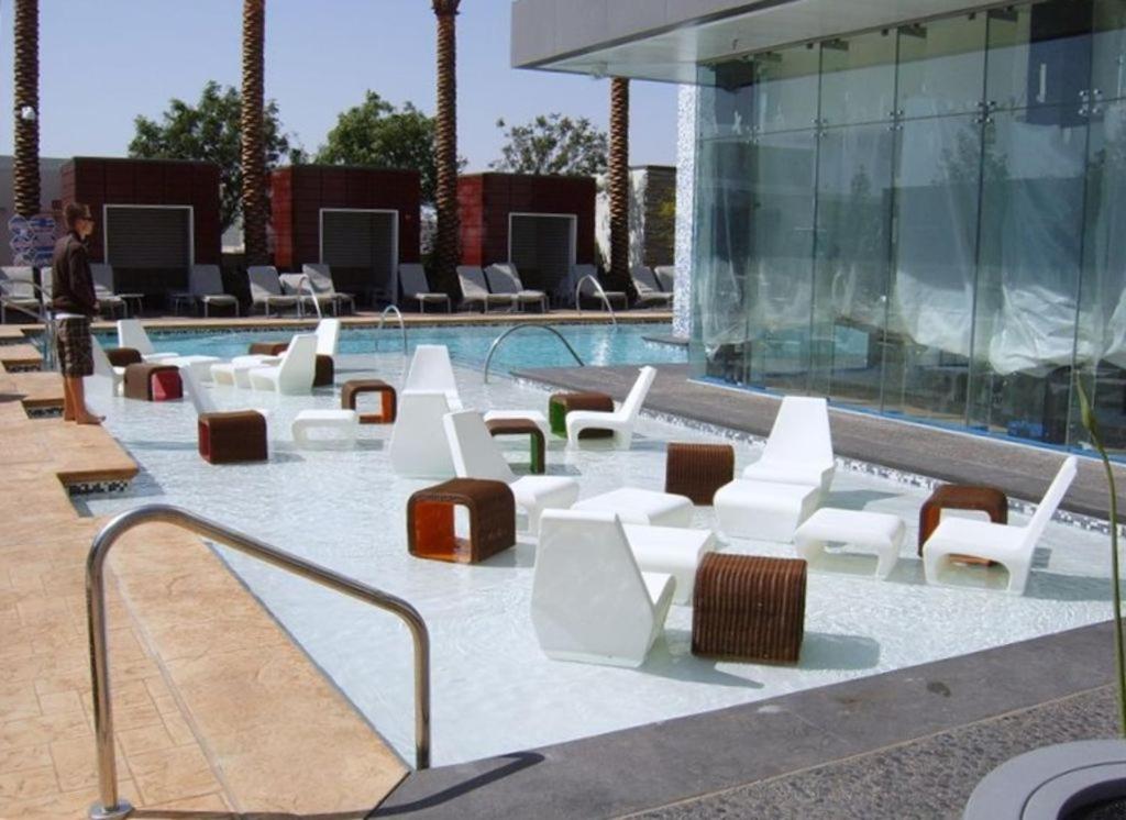 Palms Place Studio with Balcony & Strip View - B&B