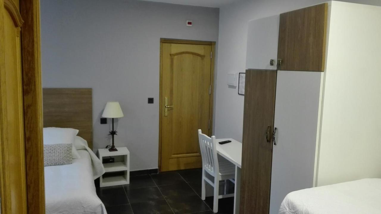 Vierbettzimmer mit Gartenblick